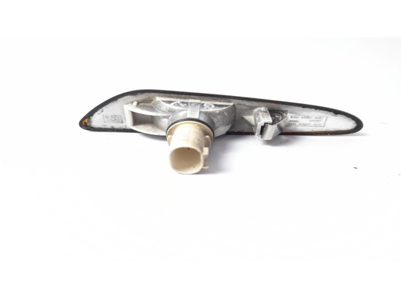 Recambio de piloto lateral derecho para bmw serie 3 touring (e46) 320d referencia OEM IAM 6911368  