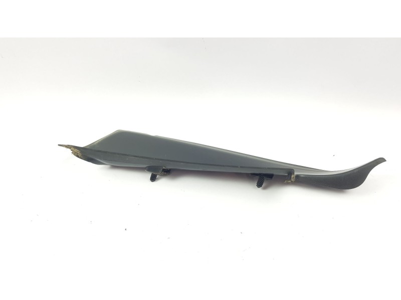 Recambio de molduras traseras para peugeot 3008 1.6 hdi fap referencia OEM IAM 9670553480  