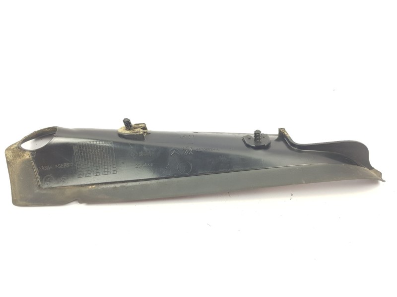 Recambio de molduras traseras para peugeot 3008 1.6 hdi fap referencia OEM IAM 9670553480  