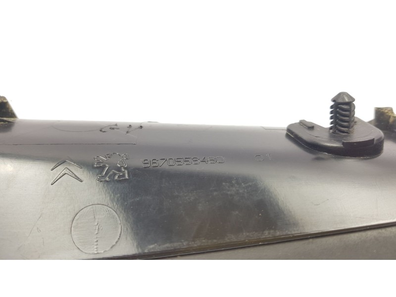 Recambio de molduras traseras para peugeot 3008 1.6 hdi fap referencia OEM IAM 9670553480  