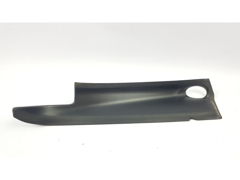 Recambio de molduras traseras para peugeot 3008 1.6 hdi fap referencia OEM IAM 9670553480  