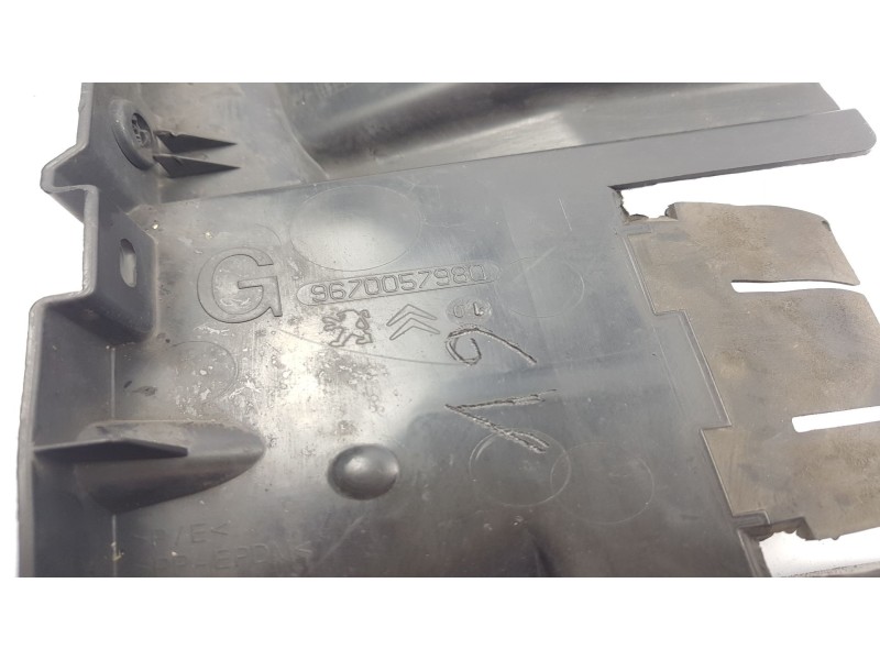 Recambio de moldura para peugeot 3008 1.6 hdi fap referencia OEM IAM 9670057980  