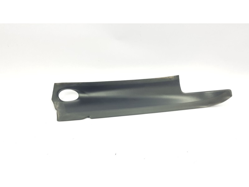 Recambio de molduras traseras para peugeot 3008 1.6 hdi fap referencia OEM IAM 9670553380  