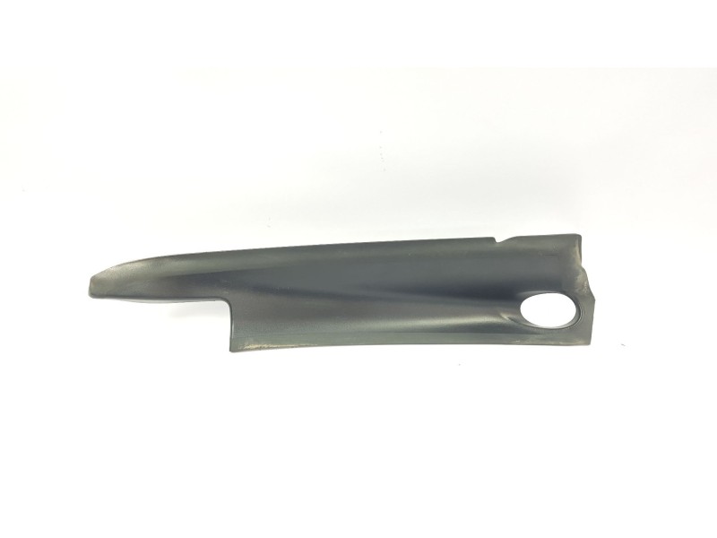 Recambio de molduras traseras para peugeot 3008 1.6 hdi fap referencia OEM IAM 9670553380  