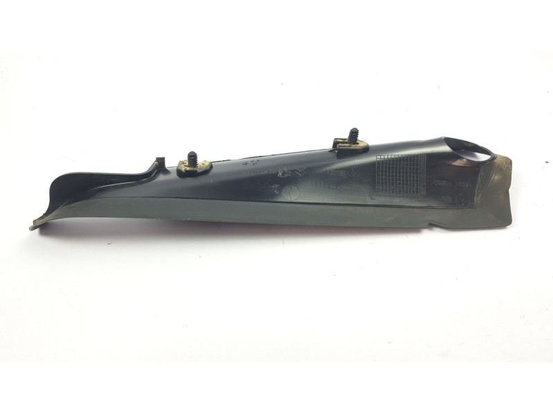 Recambio de molduras traseras para peugeot 3008 1.6 hdi fap referencia OEM IAM 9670553380  