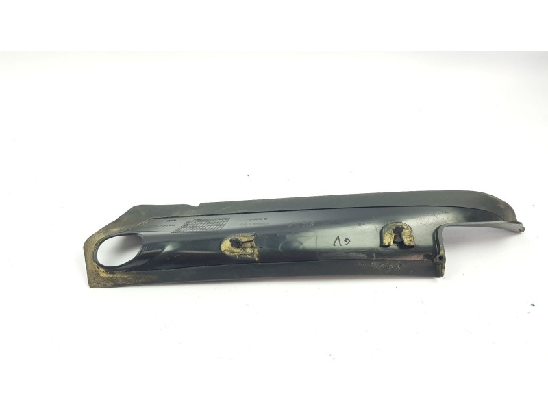 Recambio de molduras traseras para peugeot 3008 1.6 hdi fap referencia OEM IAM 9670553380  