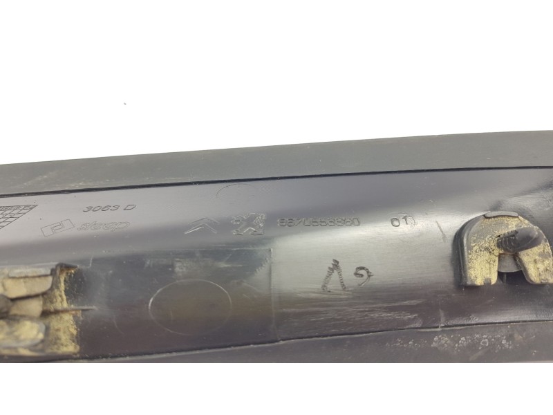 Recambio de molduras traseras para peugeot 3008 1.6 hdi fap referencia OEM IAM 9670553380  