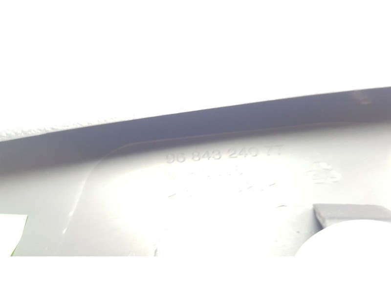 Recambio de moldura para peugeot 3008 1.6 hdi fap referencia OEM IAM 9684324077  