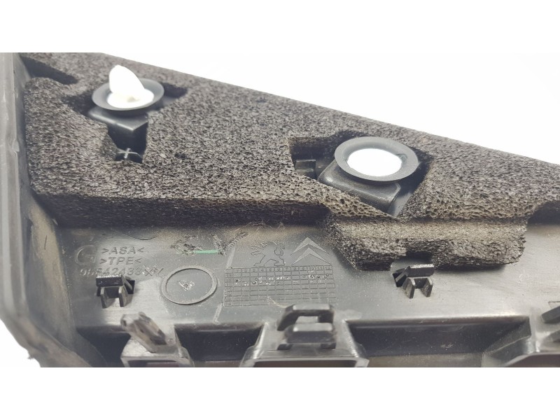 Recambio de moldura para peugeot 205 berlina 1.8 d referencia OEM IAM 69842433XY 89025 T2 
