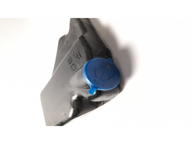 Recambio de deposito limpia para peugeot 205 berlina 1.8 d referencia OEM IAM 9255225680  