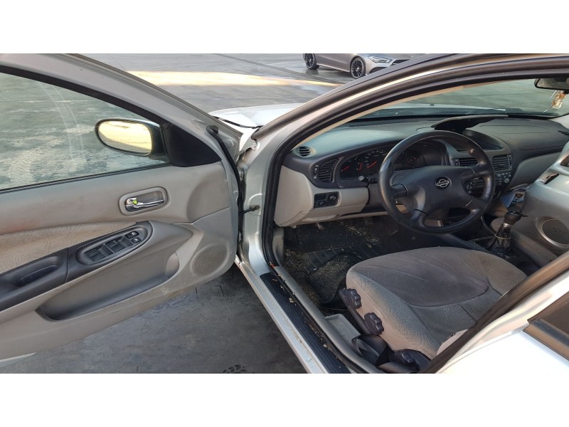 nissan almera ii hatchback (n16) del año 2000
