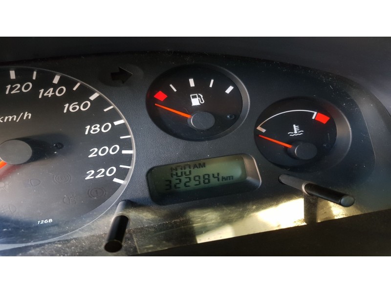 nissan almera ii hatchback (n16) del año 2000