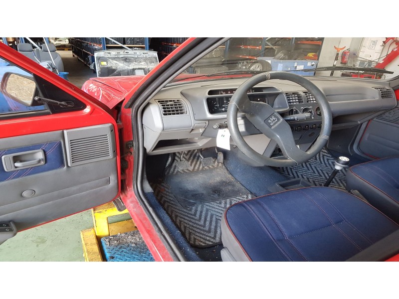 peugeot 205 furgón del año 1983