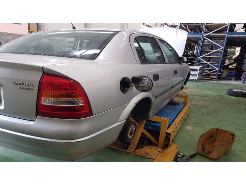 opel astra g berlina del año 1998