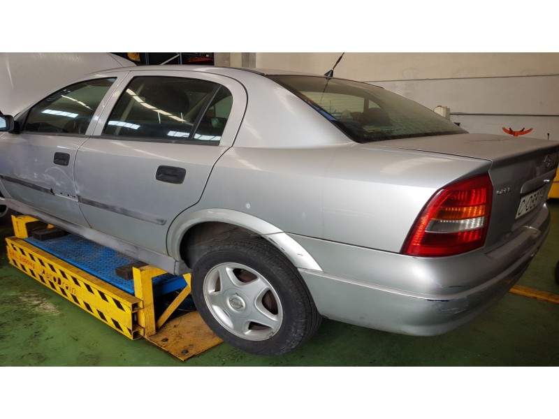 opel astra g berlina del año 1998