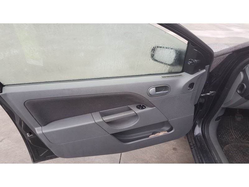 ford fiesta (cbk) del año 2001