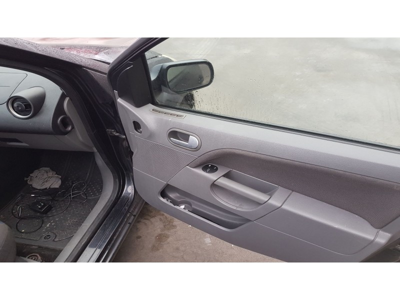 ford fiesta (cbk) del año 2001