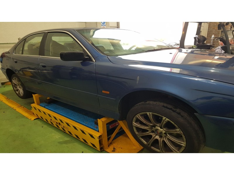 bmw serie 5 berlina (e39) del año 2000