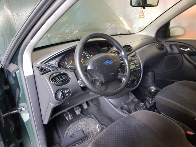 ford focus sedán (dfw) del año 2002