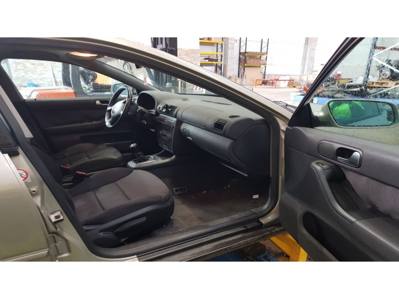 audi a3 (8l1) del año 2000