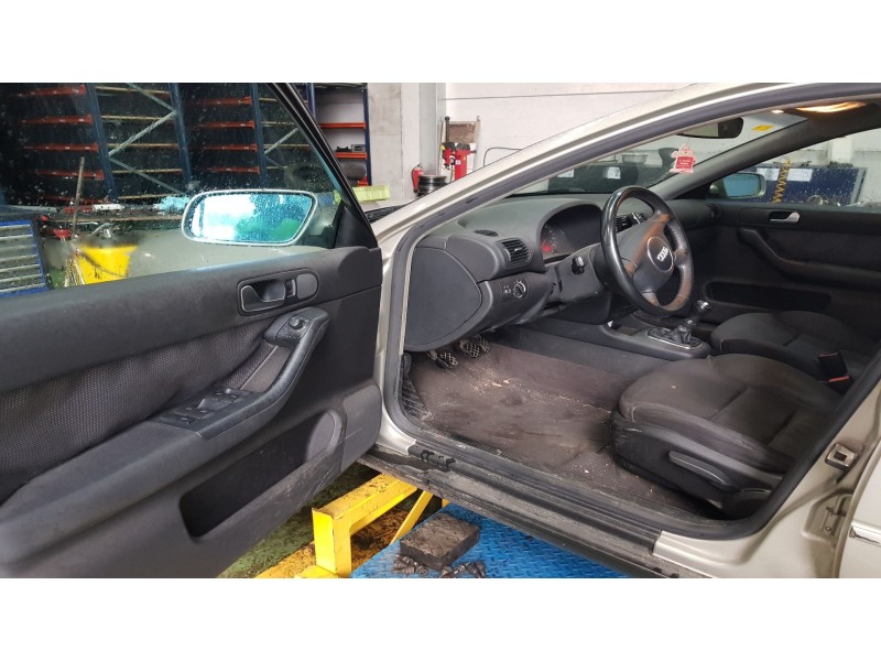 audi a3 (8l1) del año 2000