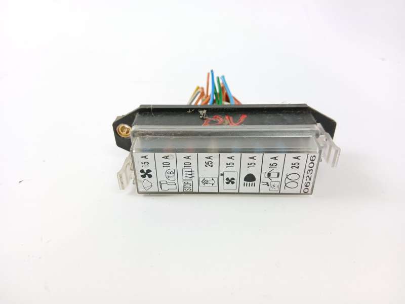 CAJA RELES / FUSIBLES 
