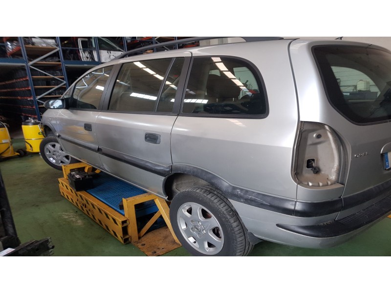 opel zafira a del año 2000