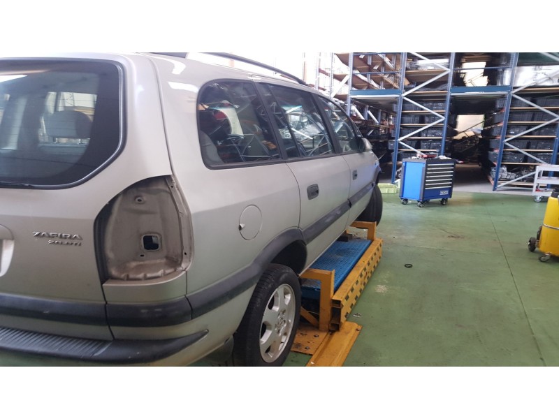 opel zafira a del año 2000