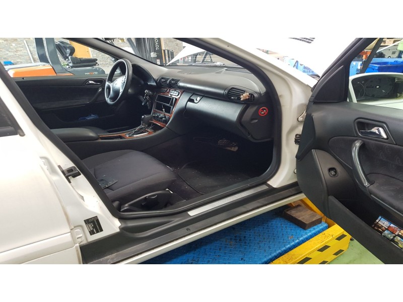 mercedes clase c (w203) berlina del año 2000