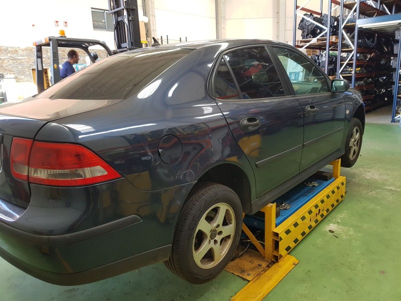 saab 9-3 berlina del año 2002