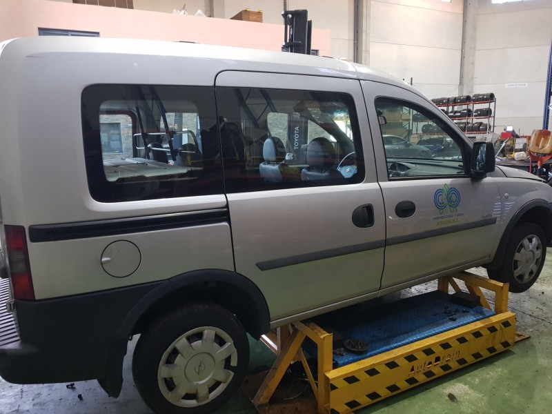 opel combo (corsa c) del año 2001