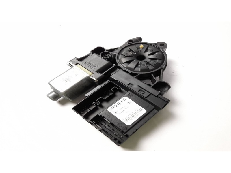 Recambio de motor elevalunas delantero izquierdo para volkswagen golf plus (521) advance referencia OEM IAM 0130822451 5M1837401