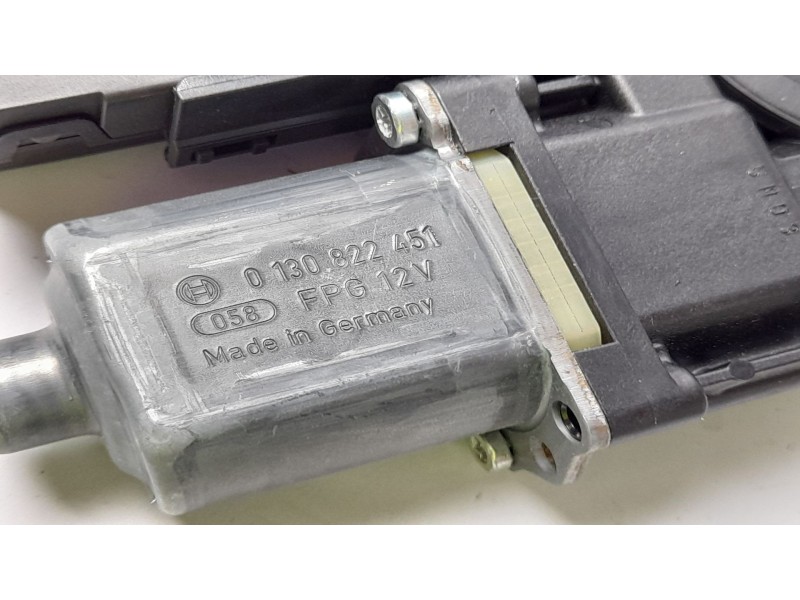 Recambio de motor elevalunas delantero izquierdo para volkswagen golf plus (521) advance referencia OEM IAM 0130822451 5M1837401