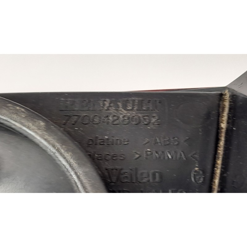 Recambio de piloto trasero izquierdo interior para renault megane i classic (la0) 1.9 dti (la08, la0n) referencia OEM IAM 770042