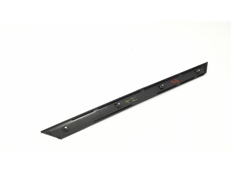 Recambio de moldura para bmw serie 3 berlina (e46) 320d referencia OEM IAM 8213995  