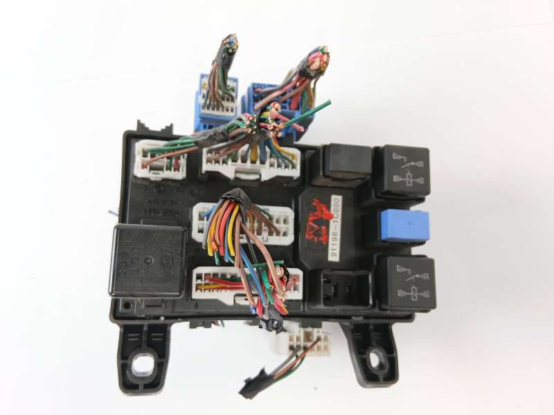 CAJA RELES / FUSIBLES 911981C000 