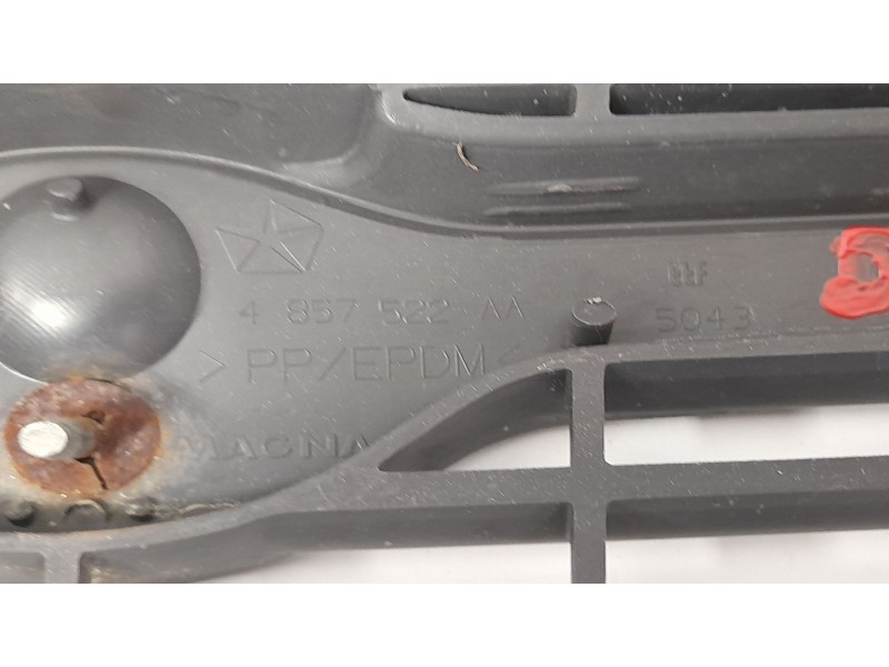 Recambio de rejilla delantera para chrysler voyager (rg) 2.4 cat referencia OEM IAM 4857522AA  