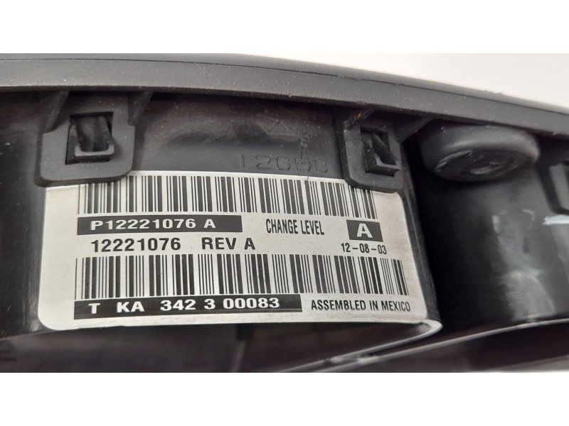 Recambio de rejilla del aire delantera central para chrysler voyager (rg) 2.4 cat referencia OEM IAM P12221076A  