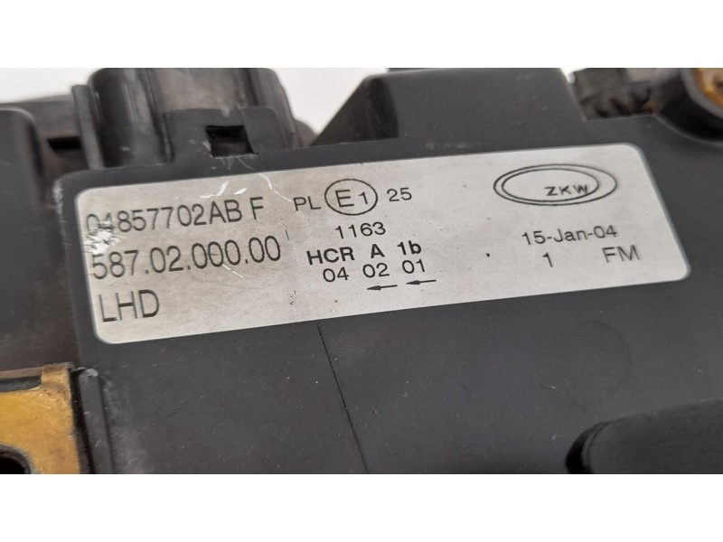 Recambio de faro derecho para chrysler voyager (rg) 2.4 cat referencia OEM IAM 04857702AB 04857702ABF 5870200000