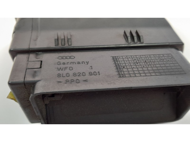 Recambio de rejilla del aire delantera izquierdo para seat toledo (1m2) 1.9 tdi referencia OEM IAM 8L0820901  