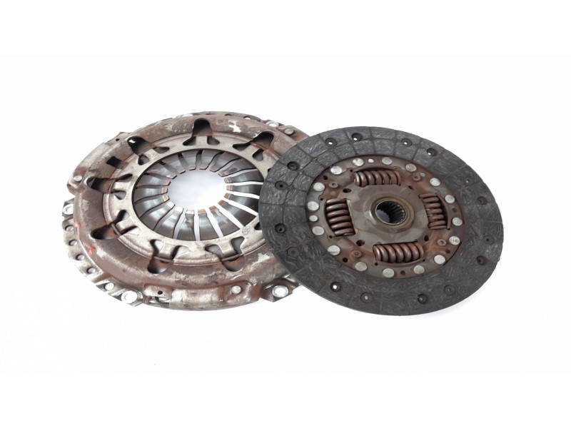 Recambio de kit embrague para toyota yaris (ksp9/scp9/nlp9) básico referencia OEM IAM 312500D040  