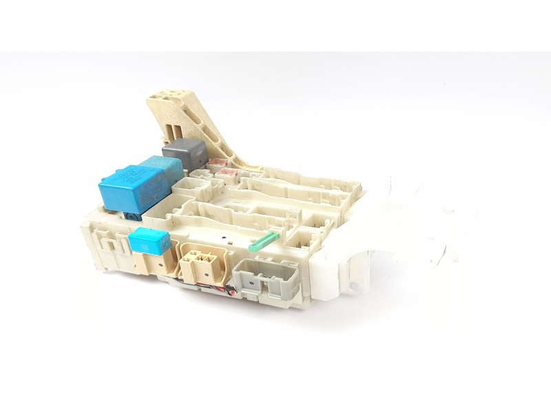 Recambio de caja reles / fusibles para toyota yaris (ksp9/scp9/nlp9) básico referencia OEM IAM 8273052700  