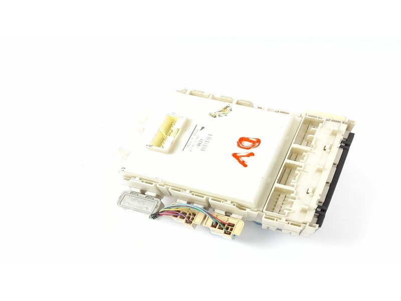 Recambio de caja reles / fusibles para toyota yaris (ksp9/scp9/nlp9) básico referencia OEM IAM 8273052700  