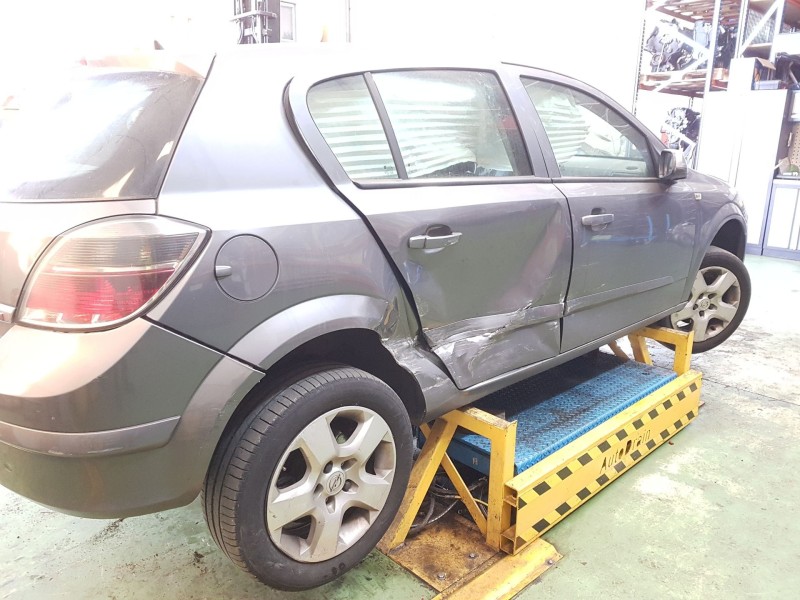 opel astra h (a04) del año 2004