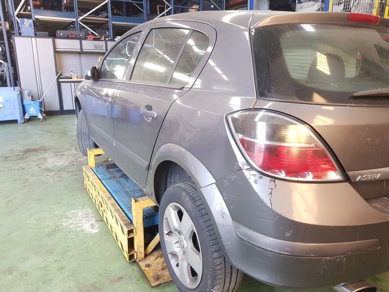 opel astra h (a04) del año 2004