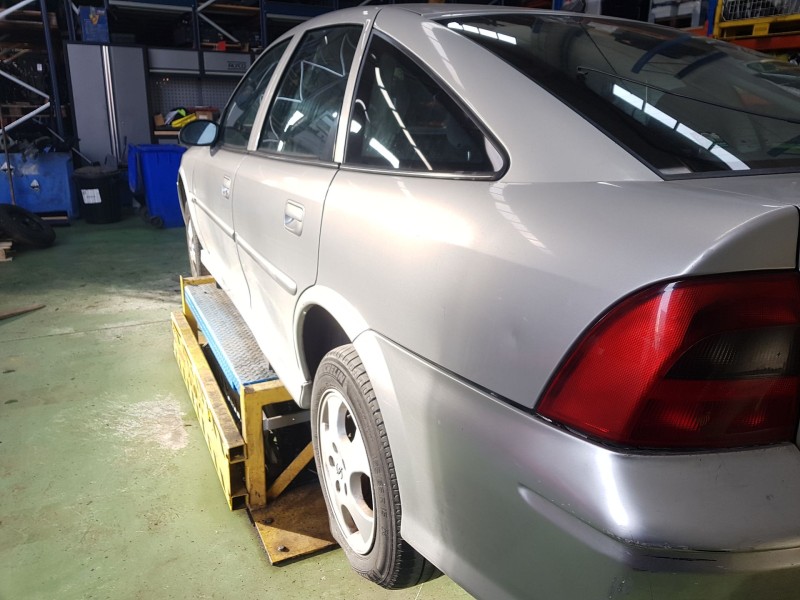 opel vectra b fastback (j96) del año 1997