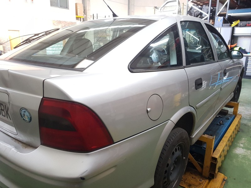 opel vectra b fastback (j96) del año 1997