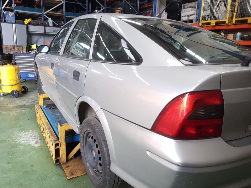 opel vectra b fastback (j96) del año 1997