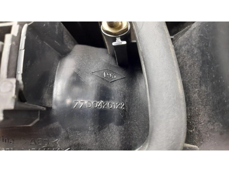Recambio de piloto trasero izquierdo para renault laguna (b56) 2.0 16v (b56d/m) referencia OEM IAM 7700420122  