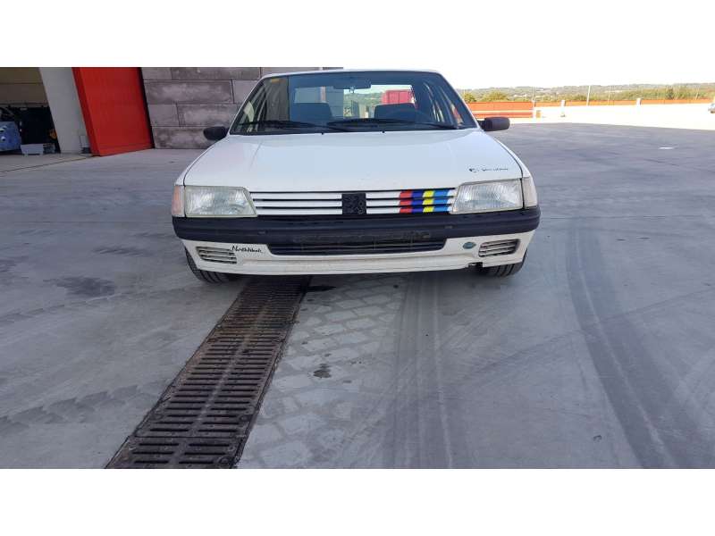 peugeot 205 berlina del año 1996